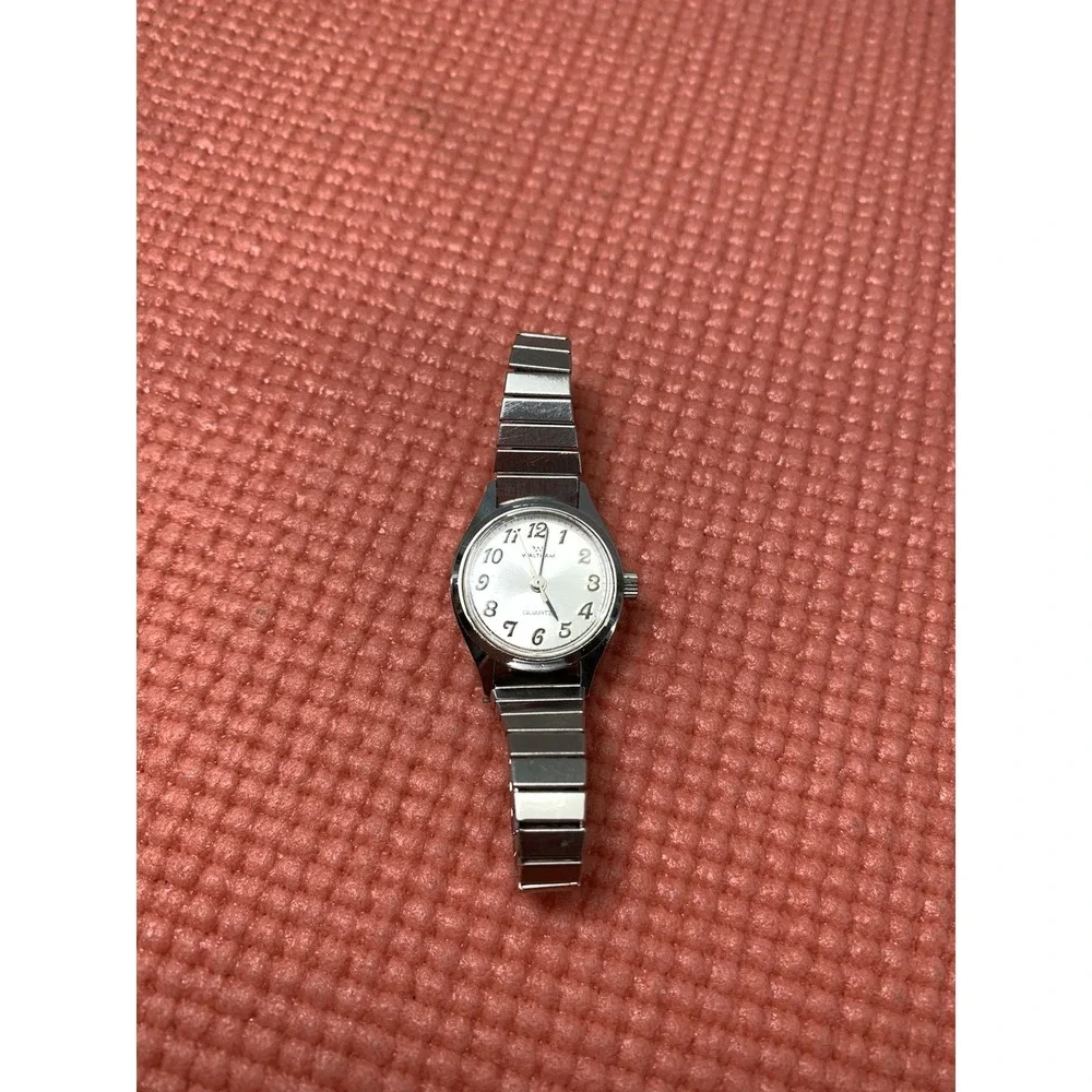 Waltham Classic Womens Watch XL693-203 Oval Silver Tone Hong Kong NEEDS BATTERY‎